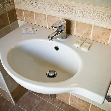 Saint Nicholas Plaza בארי