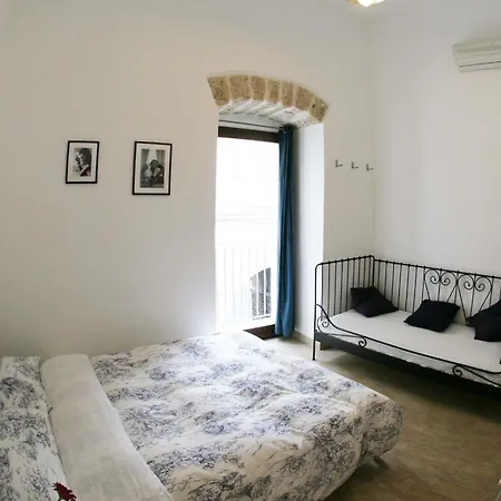 בית הארחה Saint Nicholas Plaza 3*