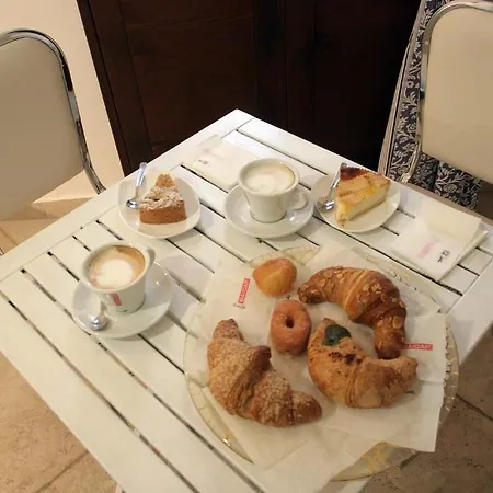 בית הארחה Saint Nicholas Plaza