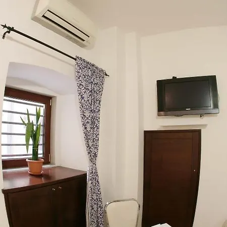 בית הארחה Saint Nicholas Plaza 3*