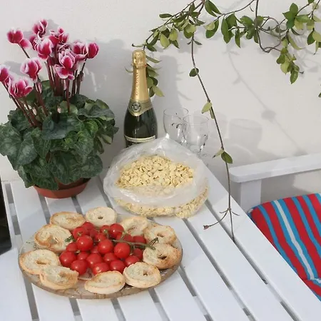 בית הארחה Saint Nicholas Plaza 3*