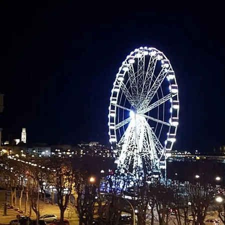 Saint Nicholas Plaza בית הארחה 3*