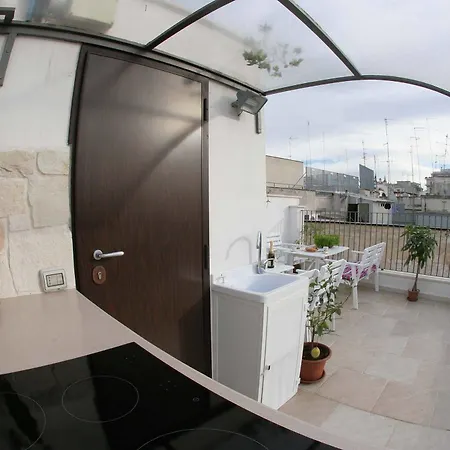 Saint Nicholas Plaza בית הארחה 3*