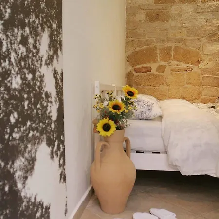 Saint Nicholas Plaza בית הארחה 3*