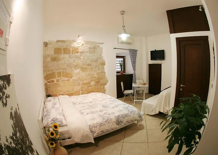 Saint Nicholas Plaza Vendégház 3*